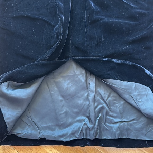 Valentino Boutique Black Front Slit Velvet Skirt - Picture 5 of 11